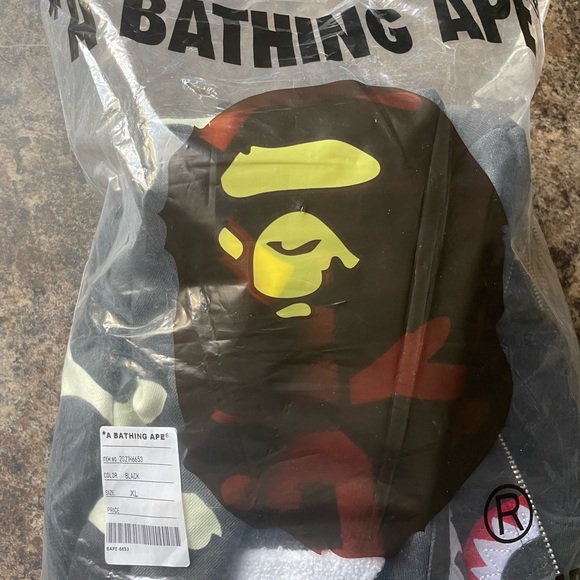 Selling authentic Bathing Ape Black & Grey camo zipper sweater (XL) - Picture 2 of 6